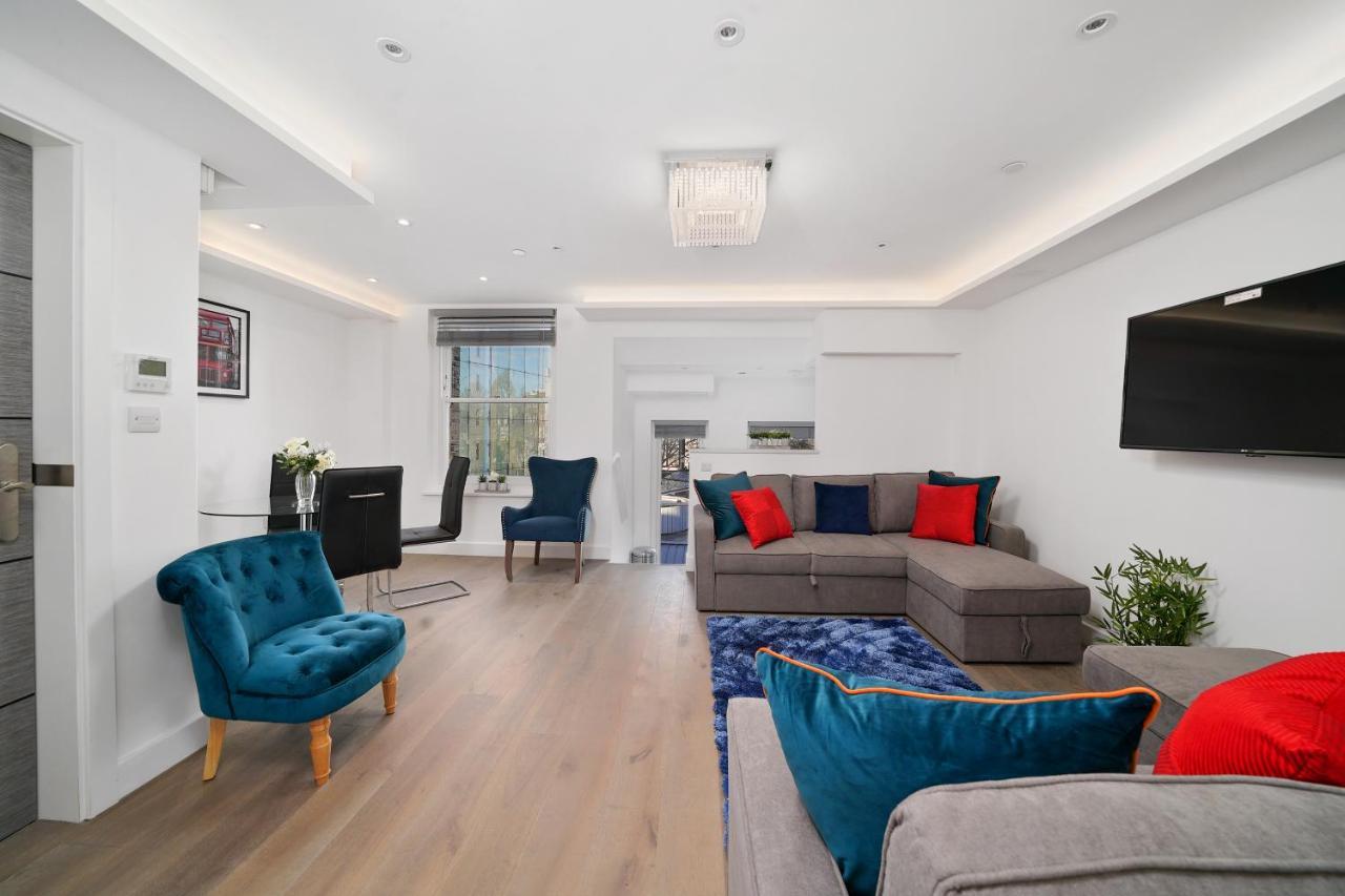 City Prime Apartments Лондон Екстер'єр фото A living room in a serviced apartment in London