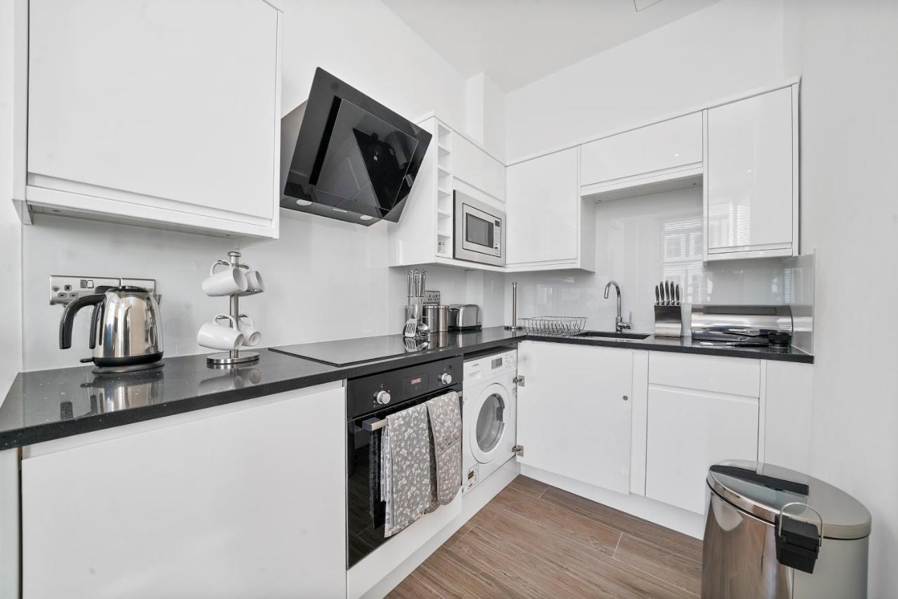 City Prime Apartments Лондон Екстер'єр фото A typical kitchen in a student flat