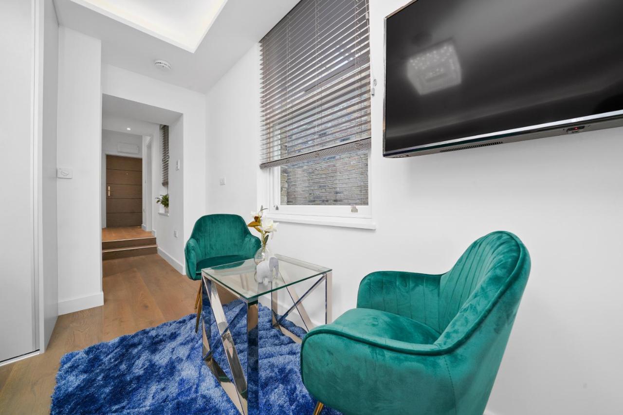 City Prime Apartments Лондон Екстер'єр фото A staged photo of a living room