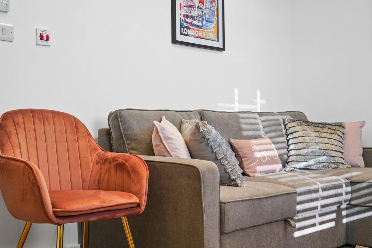 City Prime Apartments Лондон Екстер'єр фото A sofa